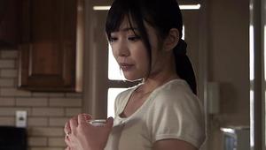 【美女と野獣の濃密な交わり合い！2人きりの密室で情熱的なエッチ！】義父と美女奥様の近親相姦濃密ガチセックス！