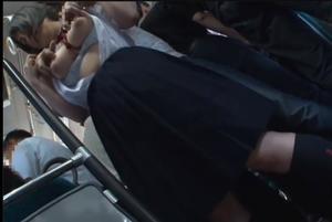 【巨乳がエロい女子高生をバスの中で犯す鬼畜強姦魔！】制服美爆乳女子高生をセクハラ痴漢レイプ！大量潮吹きガチイキ絶頂！