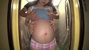 【実の父親が手塩にかけて育てたはずの最愛の娘で性処理します！】童顔神ロリ美少女の処女を奪い孕ませハメ撮りガチレイプ！