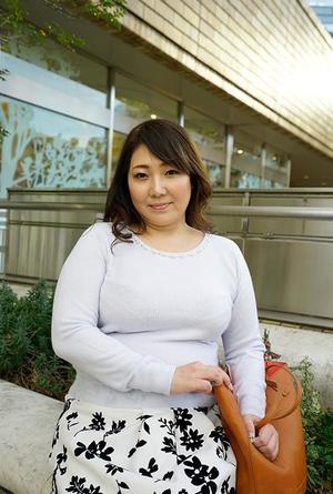 【巨乳で淫乱で可愛らしい美女奥様のふしだらなおまんこにお仕置きセックス！】美乳揺らして不倫を楽しむ淫乱クズおばさん！