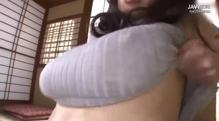 【僕くん、お義母さんのおっぱいをモミモミ！】自宅で色っぽいアラフォー爆乳Fカップむっちり熟女母親を近親相姦ショタセックス