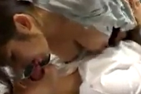 ＜人妻の寝取られえっち＞「嫌ぁ～！あぁん♡」夫に隠れて他人棒で悶絶イキしてしまうふしだらな奥様＜巨乳＞