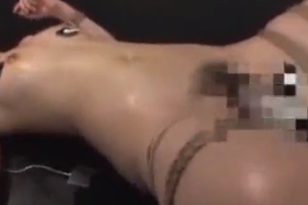【閲覧注意！マニア向けの鬼畜動画】「よく味わいたまえ」就職説明会に来た美女が睡眠薬を飲まされ男たちに拷問責めに合う
