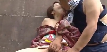 【悲しみに暮れセックスでは明るく】　「本当によかね」旦那が嫌で村を出たい人妻をセックスで思う存分突いて忘れさせる