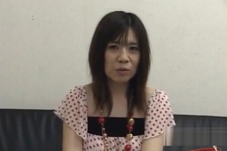 【インタビュー】ワンピース姿の彼女へとエッチな質問をくりかえしてむらむらさせたところでおちんぽをつきだすと