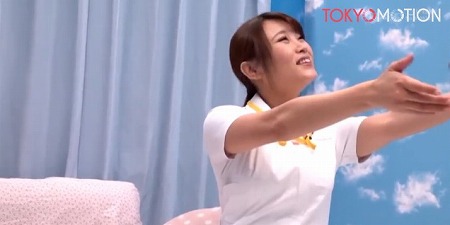 【見逃し厳禁】「我慢できなくなっちゃう」美乳のナースがマジックミラー号で恥じらいながらフェラ→騎乗位で自ら腰振り