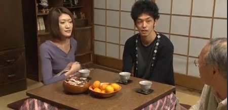 【美熟女と若い男の濃厚エッチ】長髪でエロがムンムン匂っているおねえさんがオマンコを濡れ濡れにしてアクメの連続！