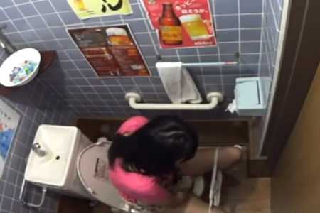 【見逃し厳禁】「もっと触ってぇ」美乳お姉さんが自宅で乳首いじられて敏感に→正常位でスレンダーボディ震わせイッチャウ