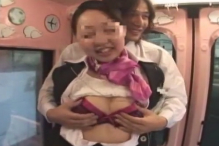 【マジックミラー号】ＣＡさんをナンパしてエッチなお願い！「制服のままフェラをして下さい」スカートにぶっかけ！