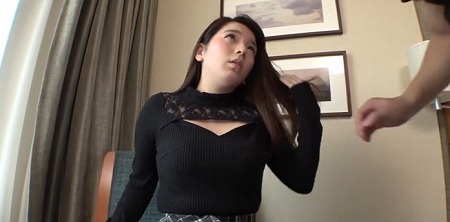 【エロボディ】茶髪ストレートのロリ巨乳美女とホテルの部屋で激しく愛し合う。フェラ→バック→騎乗位→正常位&ぶっかけ！