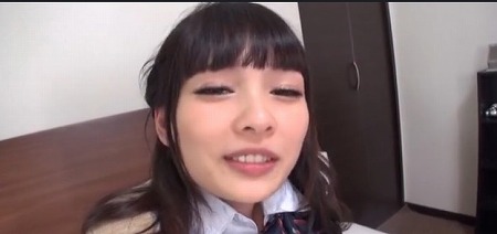 【パイパンの制服女子高生とセックス】「私のロリマンコに勃起したチンコを挿入してください！」ベッドで犯す！