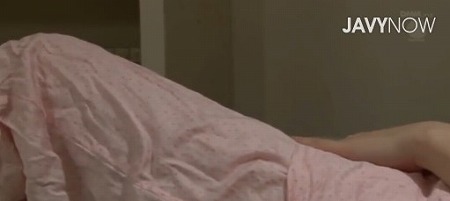 【性介護】病床にふせっている患者の性介護脱衣させてしまい欲望まじりにグラマラスボディをいじりたおし手マンイキ顔
