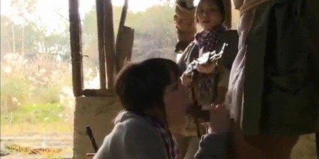 【牧場農婦】「住み込みの青年に……欲望募らせッ！？」ボロ小屋で獰猛なド淫乱スレンダー独自牧師がガニ股スパイダー逆レイプ