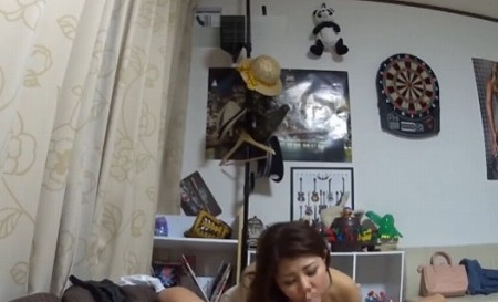 【寝取られ人妻】「何もしないって言ってたでしょ」若い男性の自宅に遊びにきていた人妻が寝取られていく盗撮動画