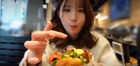 【あざカワ美少女】リベンジポルノか（笑）？彼女はアイドル級ルックスの持ち主。彼氏とのハメ撮り動画が流出【究極イチャラブ】