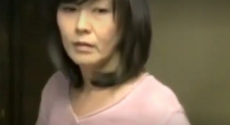 【鬼畜流出必至！流出厳禁のエロ動画！】『うそ！？ダメ！イクイク！』熟女妻が自宅でオナニーしてたら隣人にハメ犯しされる！