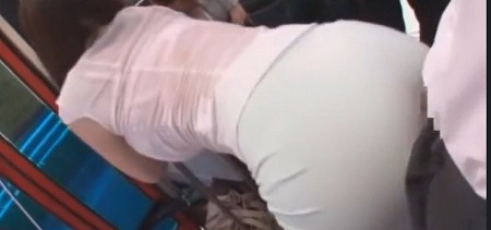 【えちえちトレイン】むっちりスタイル彼女が電車の中で男の股間にお尻をすりすり押し付けてギンギンになったちんぽを食らう