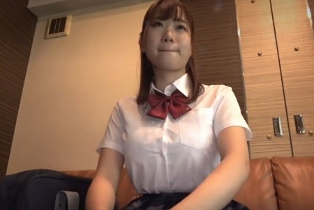 【いおちゃん】どんな体位でもベストなオッパイを拝む事ができるとんでもない女子校生！この胸のハリを存分に堪能【乳揺れ円光】