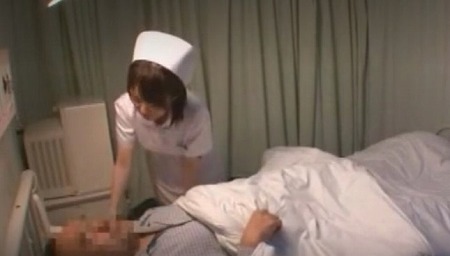 ＜美人ナースさんが病室で患者の男とドスケベ性交♡＞手コキ・・「すごいおおきくなってますね♡抜いちゃうね」