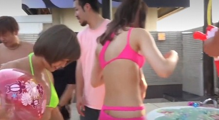 【褐色ビッチ】自慢の極尻を責め立てられて喘ぎまくり！ダンスで培ったリズム＆激ピストン騎乗位で極エロ頂上決戦【水着ギャル】