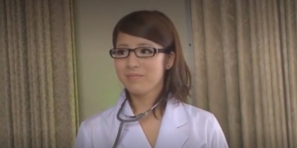 【インテリSexyリップス】「搾られ注意」位室で惑わしミステリアスSexy白衣のドクター美女に金玉甜め搾られ極上フェラ