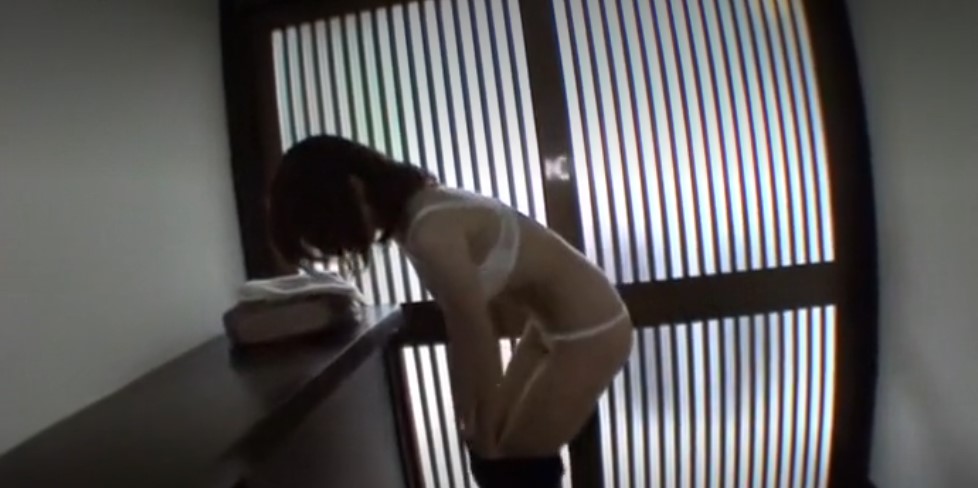 【家事代行サービス】「裸でマジですか？ww」自宅で優しそうな巨乳スレンダードスケベ家政婦お姉さんが生脱ぎヌード性処理SEX