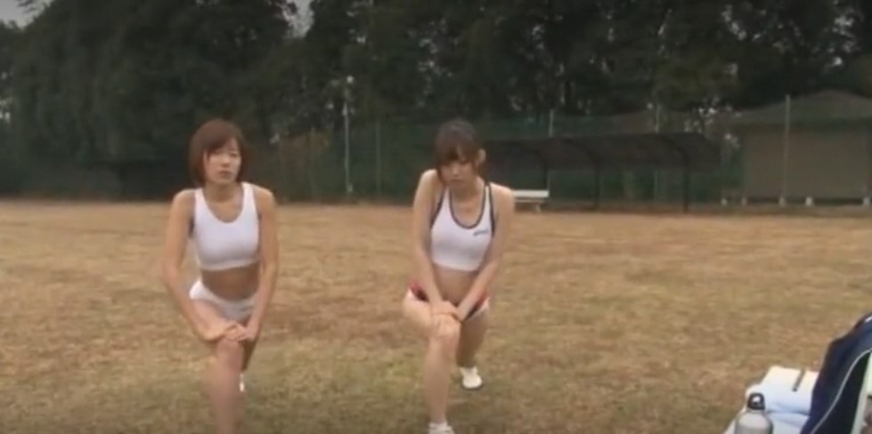 【先輩と禁断の一線越える】「汗だく後をじっくりと」スレンダーなJD女子同士練習後で更衣室で脇舐めエキスを啜り合う