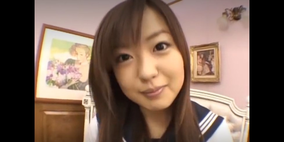 【異人種間交流】制服姿の女子高校生が学校帰りに知らないおじさんとの援助交際笑顔で股間へと顔をちかづけフェラチオ