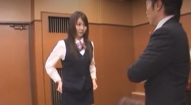 【美人OL】社会人初日のOLが過激なセクハラを受ける。オフィス、OL制服、オモチャ、手マン、ストッキング。本番なし