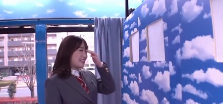 【マジックミラー号】「ええっそんなことまでするんですか。」制服姿の女子高生が彼氏肉棒を味比べ手コキフェラチオ