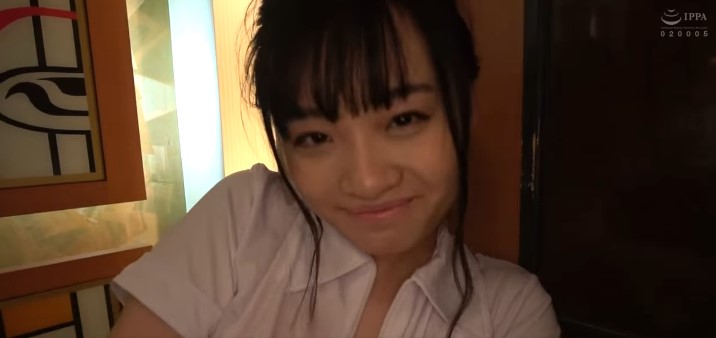 【素人コスプレデリバリー】「お着替えチェ〜ンジ」位室で可愛らしいナースコスプレ天然お姉さんとオチンポ診察ドキドキエッチ