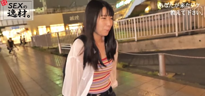 【スケベなチアガールと濃厚セックス】黒髪でスレンダーボディーのスケベなチアガールが、イヤらしくセックス！