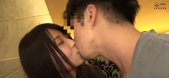 【巨乳のJDとイチャラブセックス】黒髪で清楚な真面目そうなJDが、ホテルで巨乳を晒して淫らになっちゃう！