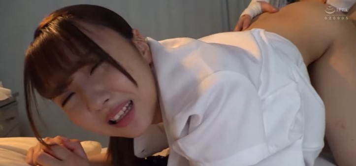 【オナニーのお手伝いをするナース】スリムボディーでセクシーなナースが、骨折した僕のチンコをシゴいちゃう！