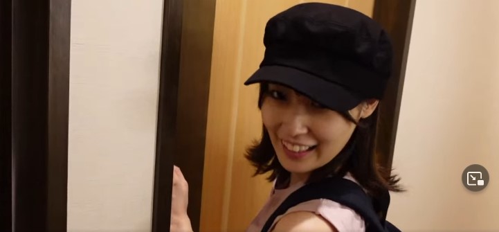 【清楚な女の子と濃厚セックス】黒髪でスリムボディーの清楚な女の子と温泉旅行に行ってイチャラブセックス！