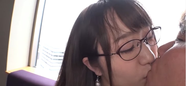 【グラマラスなお姉さんと濃厚セックス】巨乳でグラマラスなお姉さんが、フル勃起したチンコに跨て腰を振る！