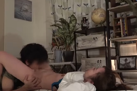 【みくる】ジュボ音を立てるフェラがエロ過ぎて暴発寸前！引き締まった美ボディが、ほんのり紅潮し薄暗い部屋中に響き渡る喘ぎ声