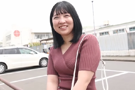 【ゆうなさん】挿れただけで射精しそうになる程の狭い膣奥を突きあげれば、イキ我慢するのも正直大変な名器の持ち主のアラサー妻