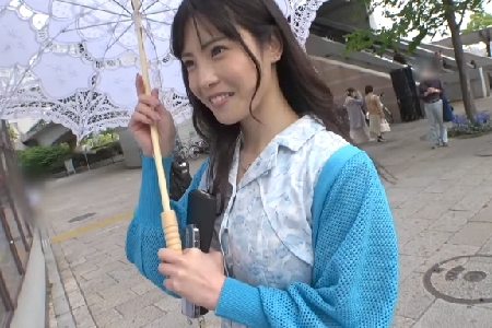 【うみ】すんなり男を受け入れペロペロ丁寧奉仕♪チンポを挿入されれば自ら腰を動かし快感に没入してしまう清楚でエッチなお嬢様