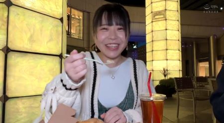 【ひなた】生チン挿入してあげればオナニーとは比べ物にならない快感に絶頂を繰り返し愛液を垂らしながら締める現役大学生の名器