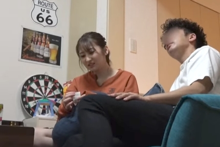 【じゅん】少ないチャンスを確実にモノにすべくエッチなちょっかい！服を脱がせば布面積が少なすぎる下着が露になってヤル気満々