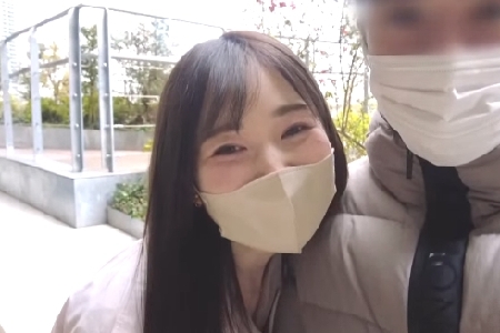 【もも】週末はヒモ彼氏にデレデレ甘えまくるギャップ萌え！言われるまま公衆トイレでチンポをシャブって照れ笑いを浮かべて精飲