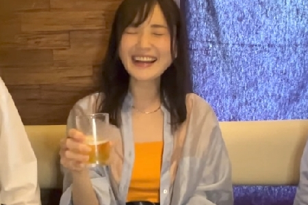 【ななみ】街中で偶然目撃したラッキースケベな現役大学生♡駅でノーブラ美女を目撃！恋人と歩いている時も終始乳首ポッチが卑猥