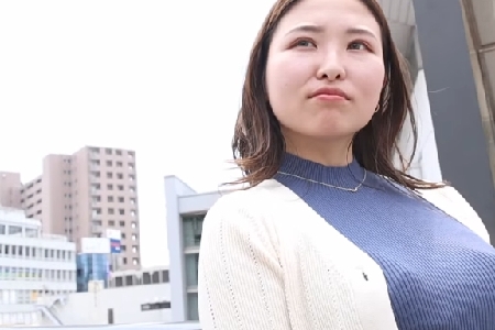 【聖奈さん】ご主人との週一回のセックスだけでは物足りない！超敏感な天然乳を揉まれまくって乳首を弄られまくり即濡れ＆即絶頂