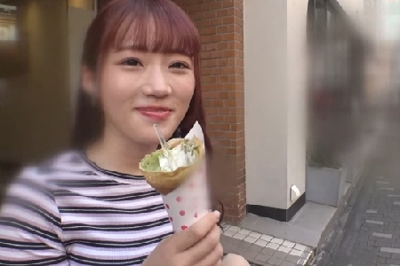 【みく】ノリの良さに便乗して爆発しそうな爆乳に触れてみれば敏感に反応！そのまま乳首に手を伸ばされビクビクと感じまくる女子
