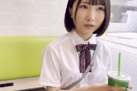 【かな】無口だった女子高生も汗かいて、でこに髪を張りつかせながら不可抗力な喘ぎ声を発出。色んな体位で美ボディを存分に堪能