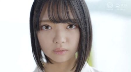 【デビュー】男優に愛撫されキツキツの膣内で指を締め付け何度も絶頂！勃起チンポを差し出されて一生懸命に頬張り舐める女子大生