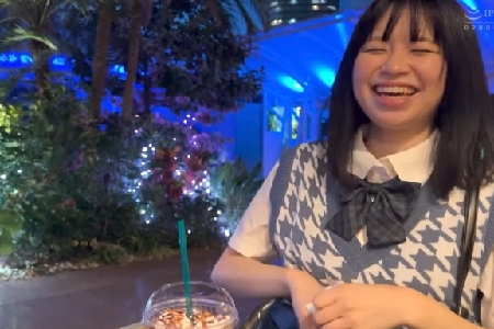 【こと】ゴム無し状態で女子高生に生チン挿入！「挿入しちゃったｗ」と、囁きつつ腰振り始めると、気持ち良さ抗えず二人とも発情