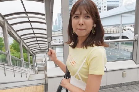 【あいな】ゴム装着して挿入すれば『やっぱりナマでヤりたいから外して欲しい！』と、自ら生チン懇願。喘ぎ声を漏らしながら絶頂