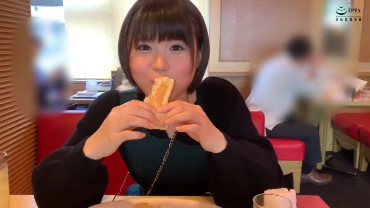 【シロウトセックス】ショートカットエロイパンティーを開けっぴろげにしているギャルとのセックスでおちんぽをしごきあげ